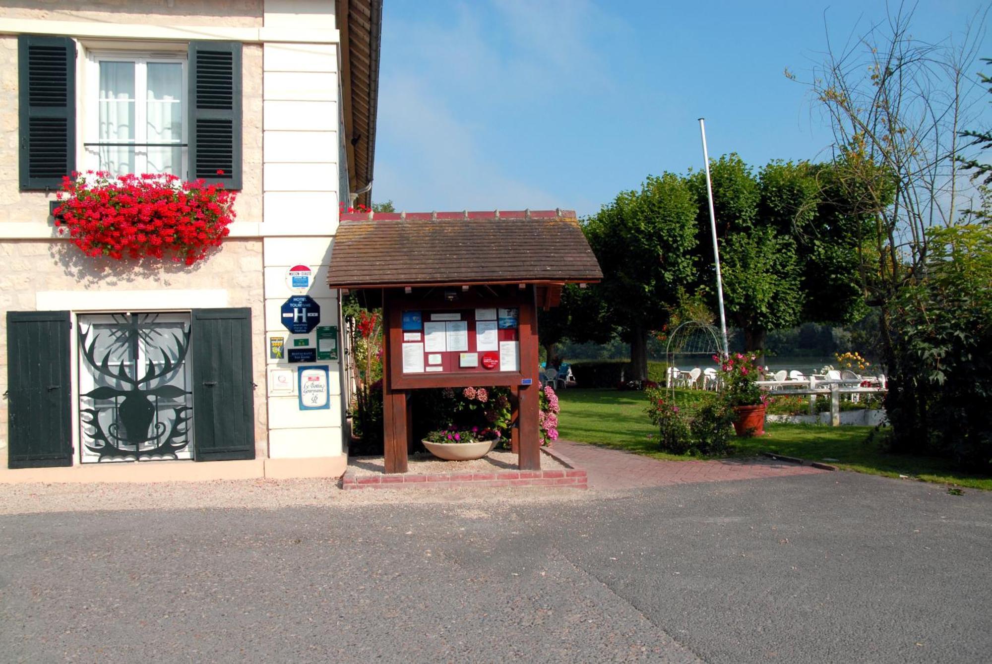 Hostellerie De Pavillon Saint-Hubert Gouvieux Exterior photo