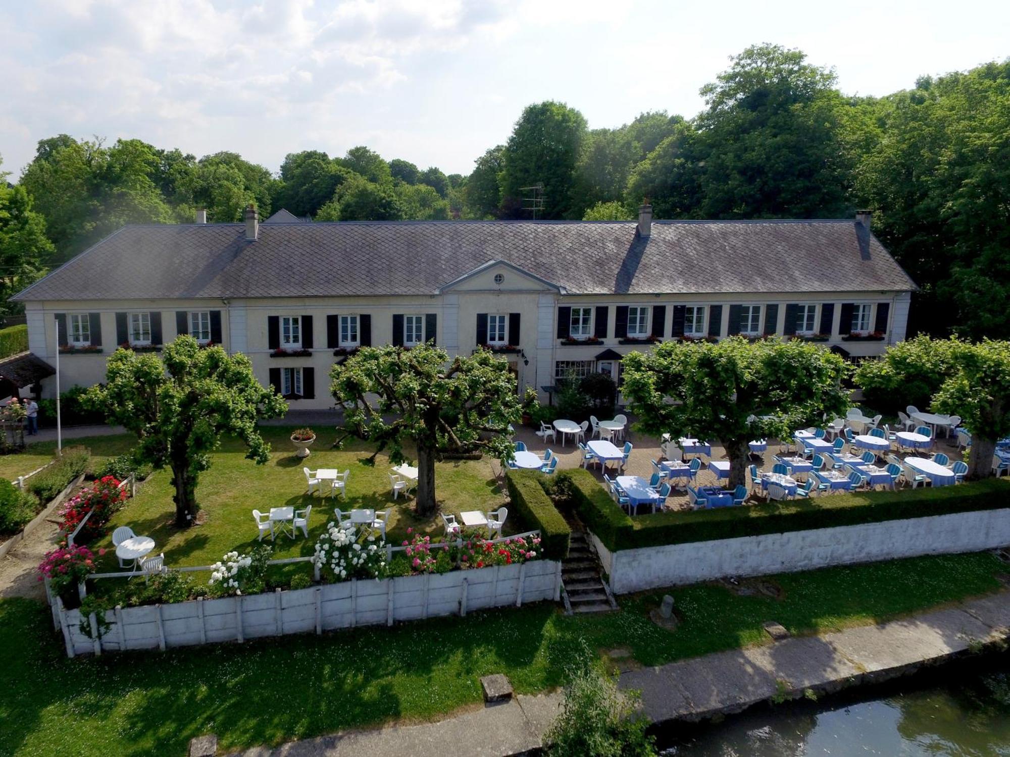 Hostellerie De Pavillon Saint-Hubert Gouvieux Exterior photo